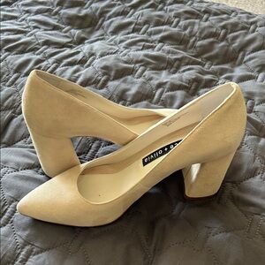 Alice + Olivia Cream Block Heel Pumps